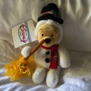 Vintage Winnie the Pooh snowman Christmas Disney Parks Disney store 8”w/ broom